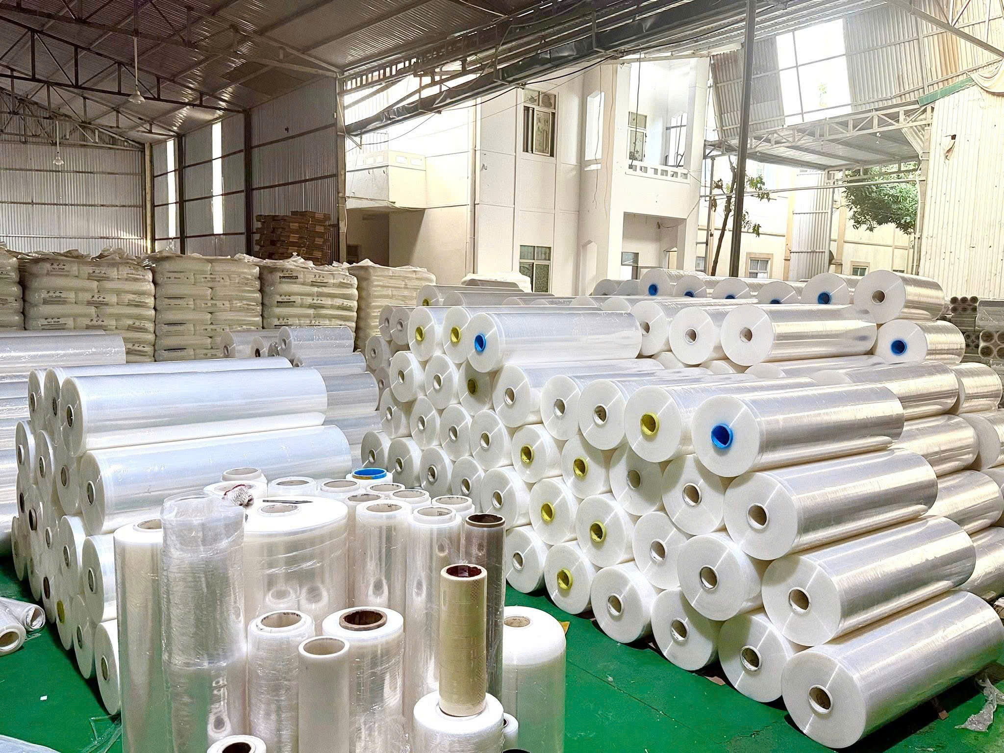 Màng PE cuộn lớn (Cuốn máy)